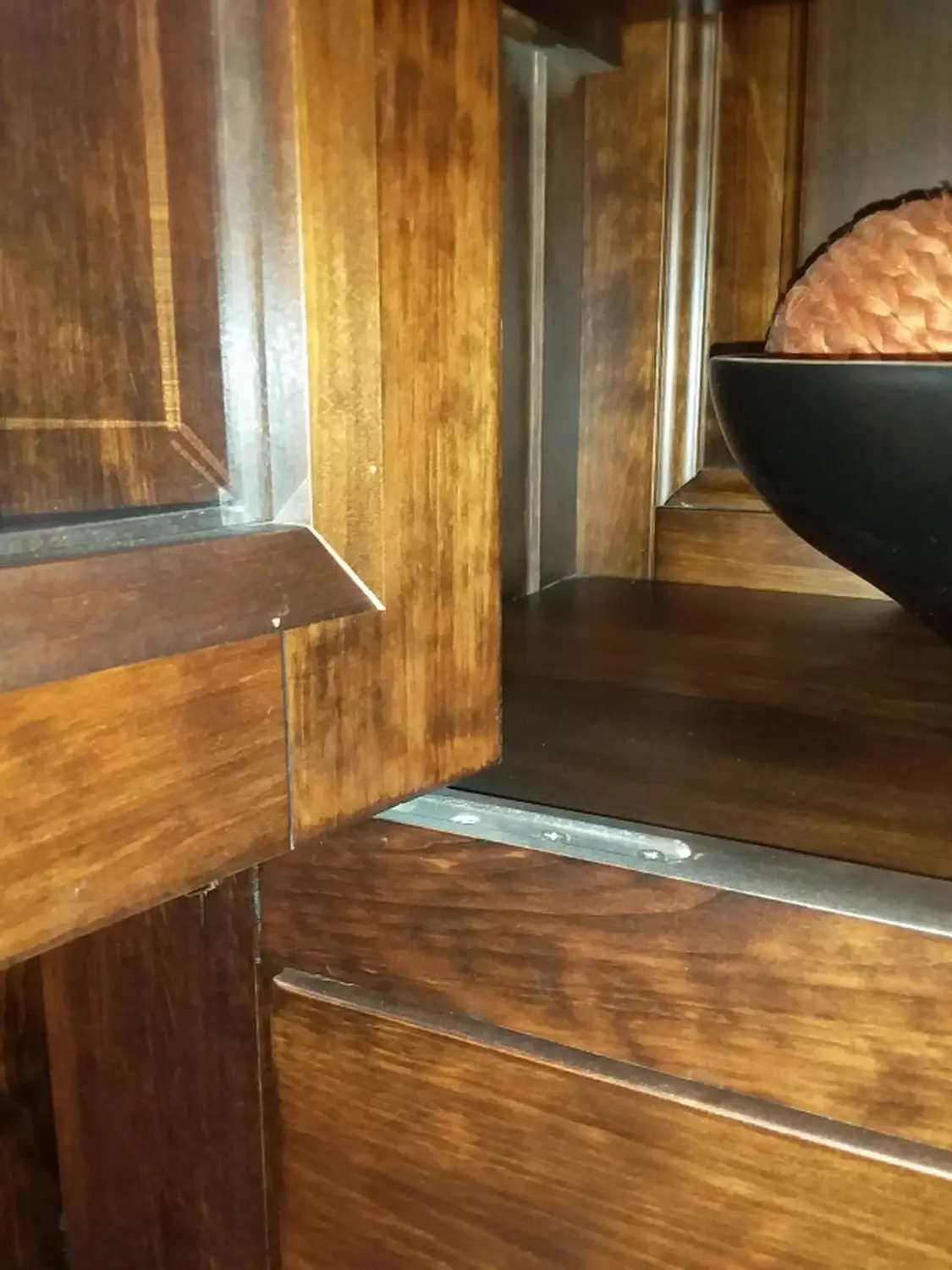 Комод двухдверный Луи Филипп ОВ 05 (стекло)