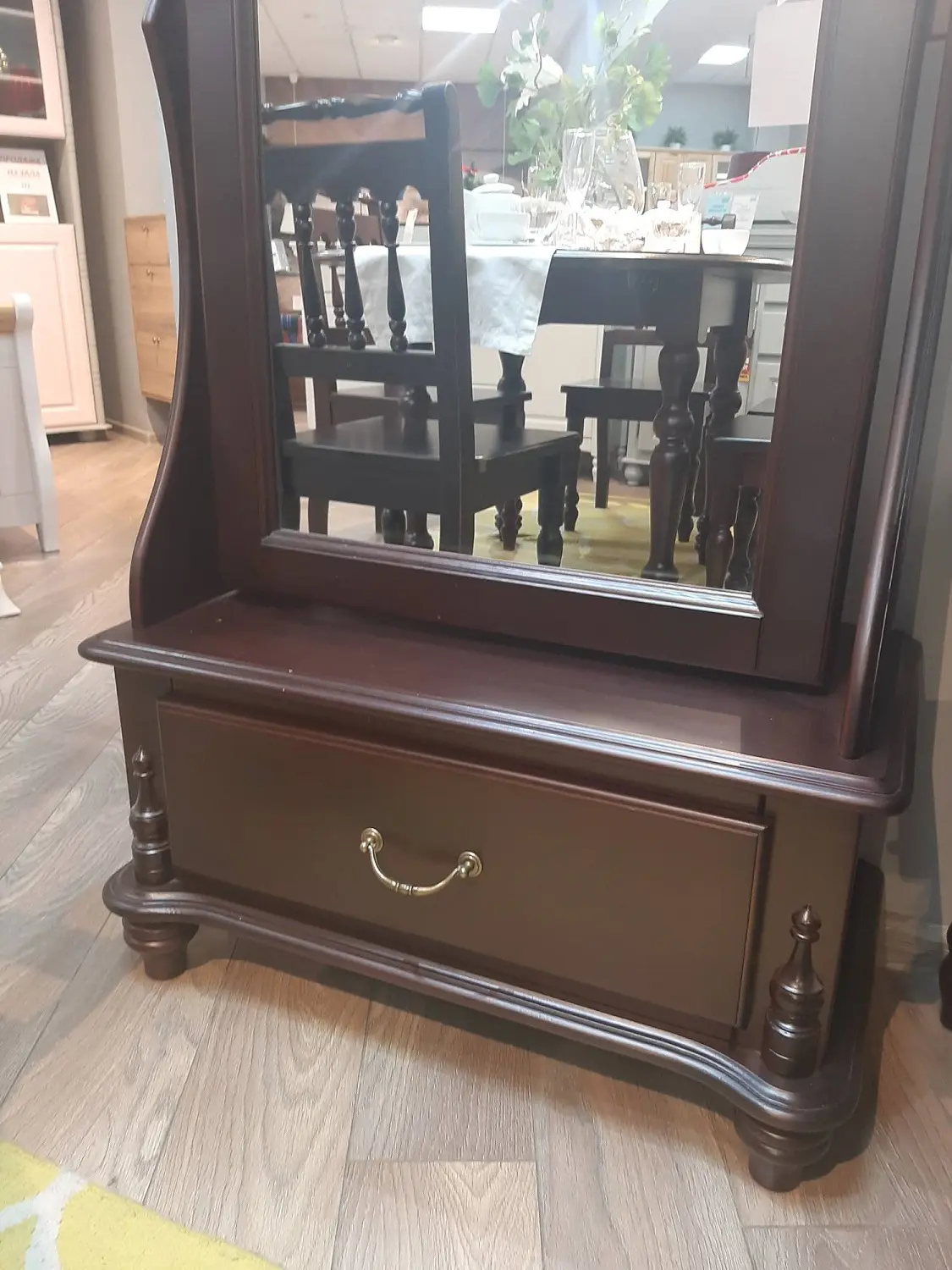 Тумба Скандия с зеркалом поворотным (выставочный образец)