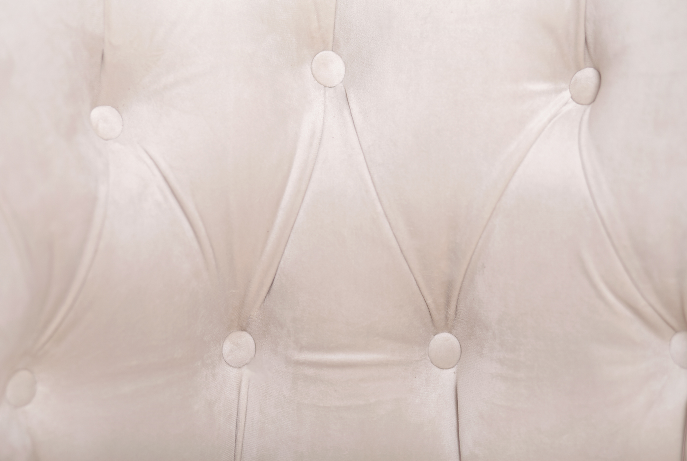 Низкие кресла для дома Swaun beige velvet