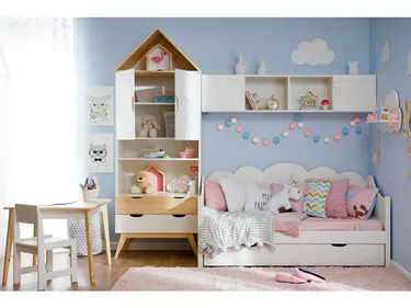 - стеллажи 