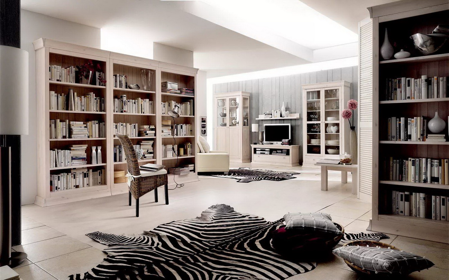 Полка настенная белая/антик массив "Бостон"